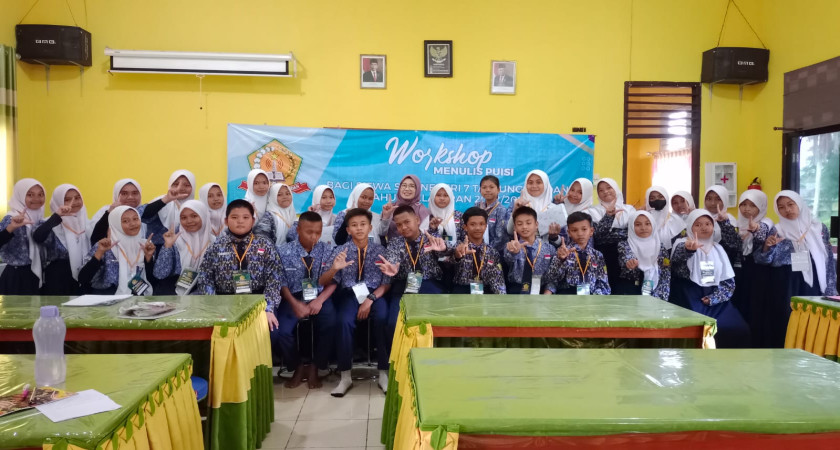 Workshop Menulis Puisi SMP Negeri 7 Tanjungpandan
