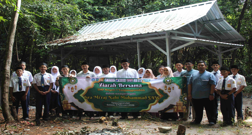 Jejak Spiritual di SMPN 7 Tanjungpandan: Ziarah Makam Syekh Stampin hingga Khatam Al-Qur’an Massal